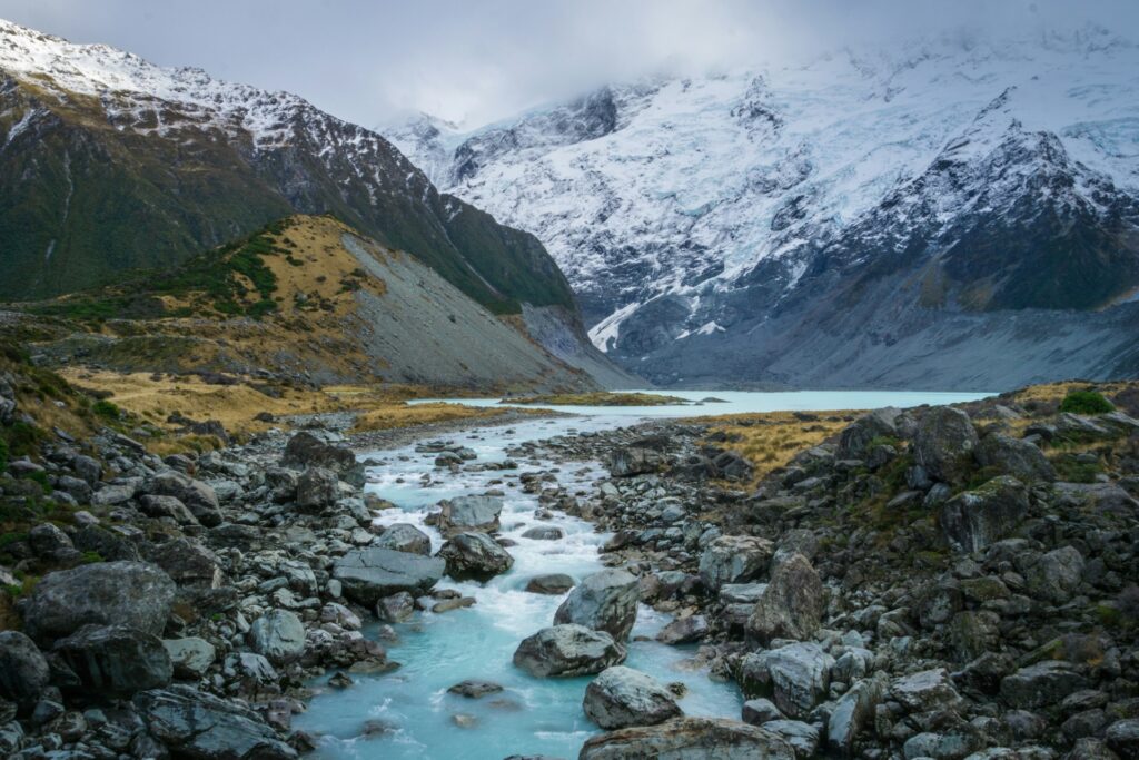 Hiking tracks in the Hooker Valley, New Zealand